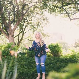 Meet your Posher, Caitlyn